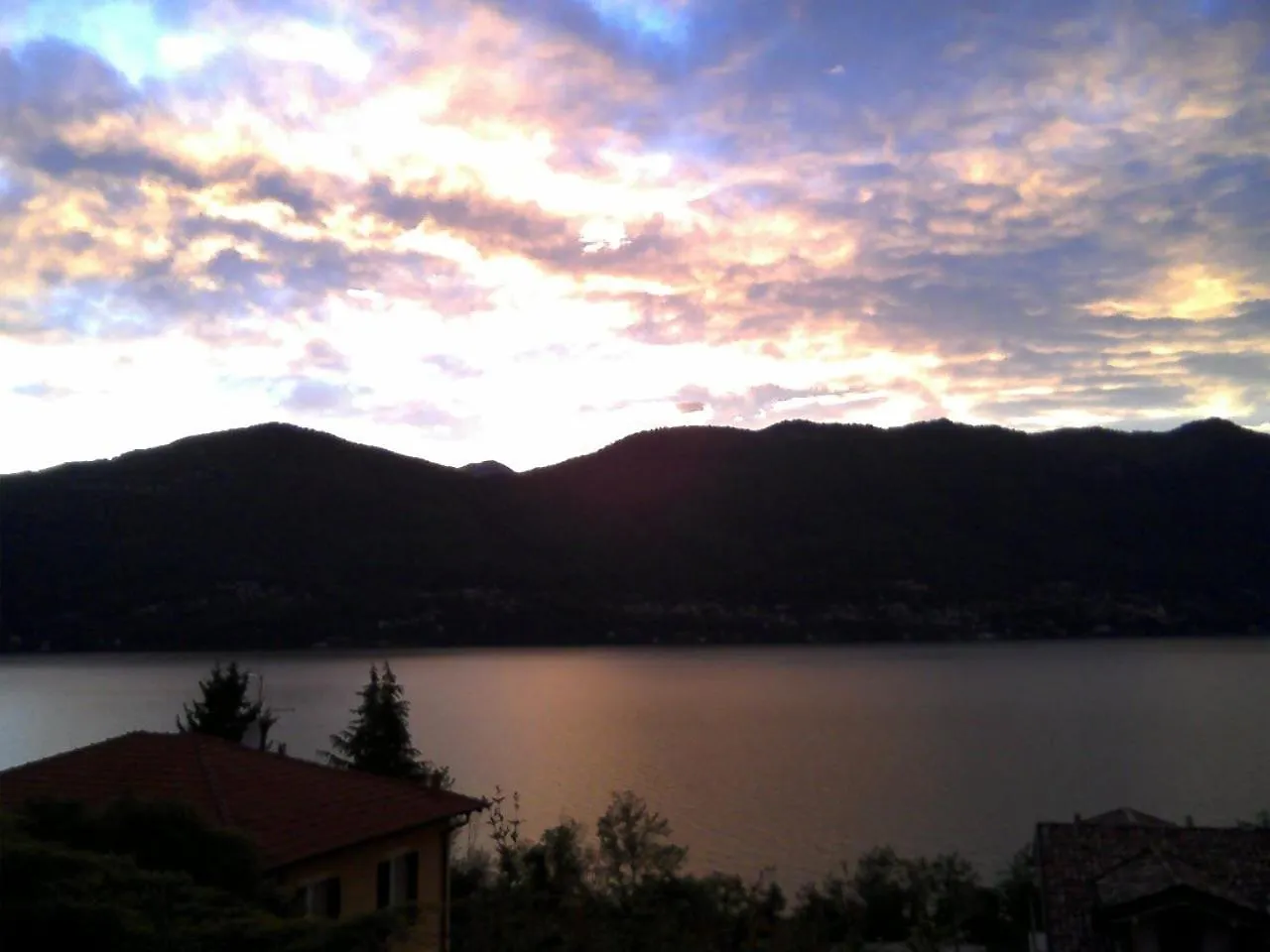 Апартаменты Residenza Vista Lago Mozzafiato Castello  Италия